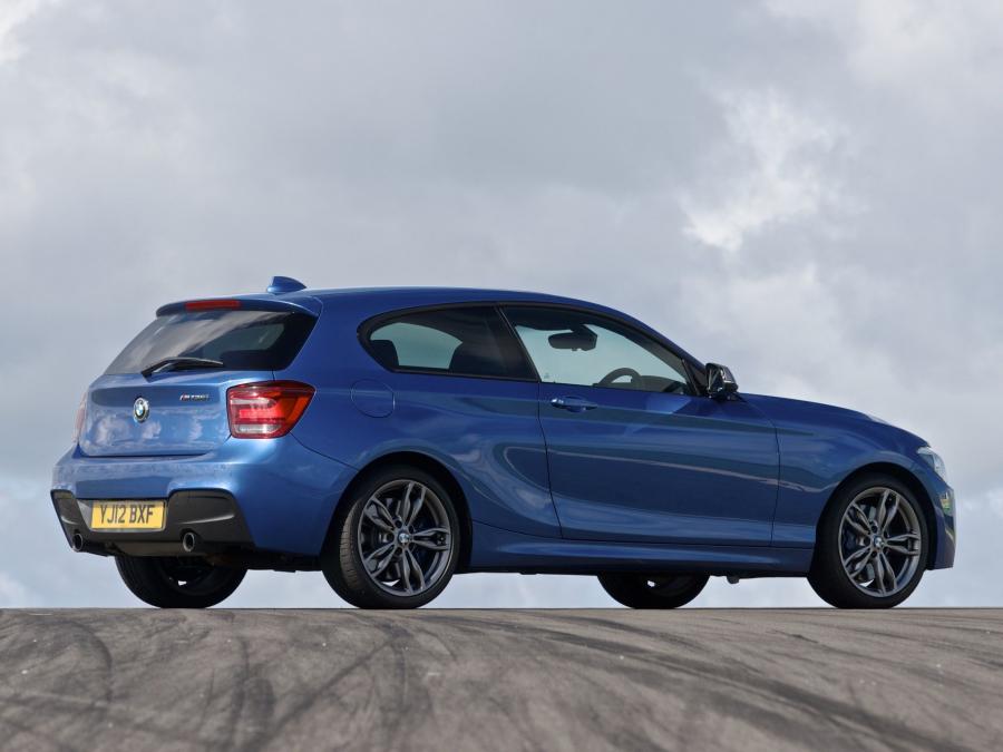  BMW M135i 3-Door 2012 года  (UK) (фото 8 из 11)